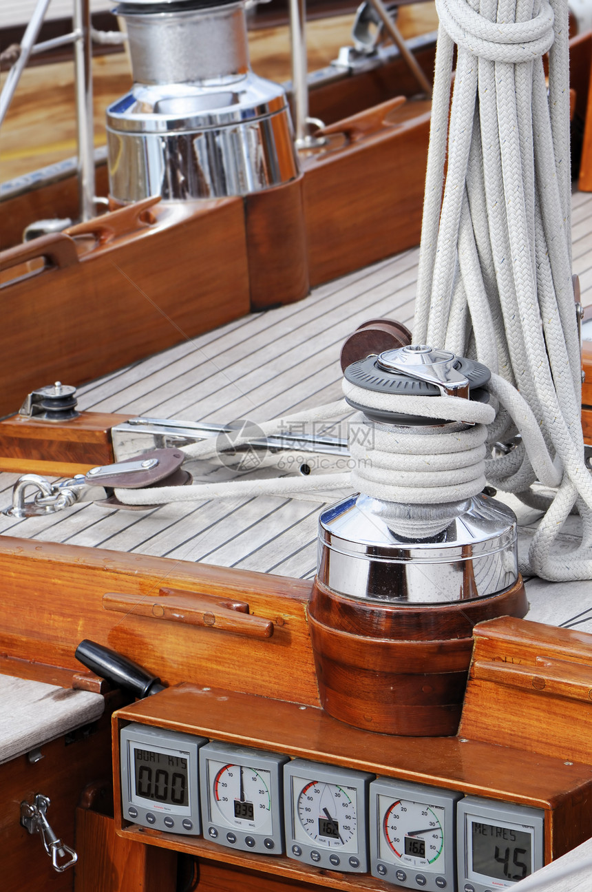 游艇细节绞盘工具帆船索具木头仪器绳索航海滑轮甲板图片