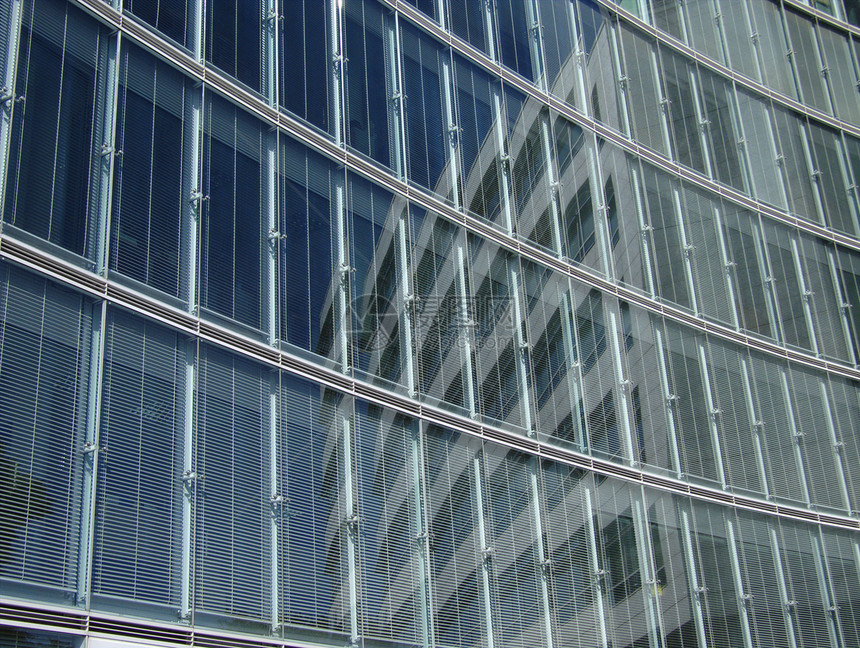 玻璃墙壁摩天大楼办公楼金融商业城市高楼窗户中心反射图片