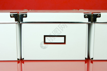 储存箱白色解决方案红色贮存盒子背景图片