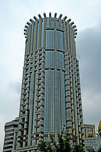 商业建筑建设贸易摩天大楼窗户蓝色圆柱公司玻璃金融镜子中心背景图片