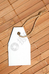 空白价格标签销售纸板白色笔记绳索细绳商业木头购物框架背景图片