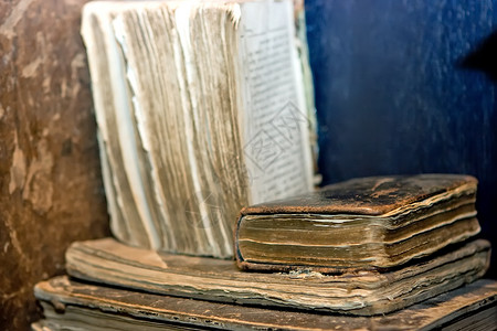 旧书棕色黄色文档架子字典教育学习收藏智慧图书馆高清图片