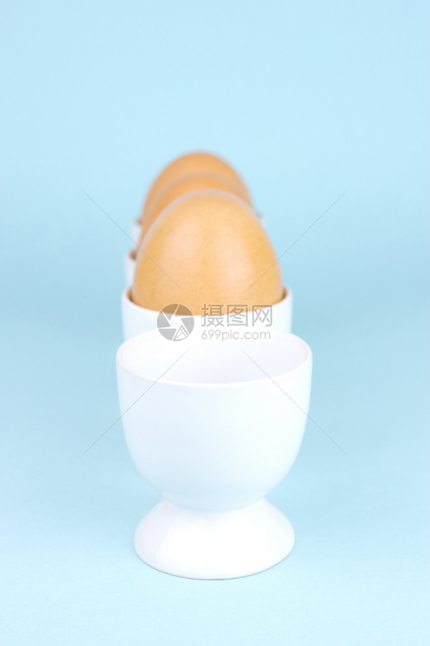 硬锅鸡蛋蛋黄杯子健康早餐营养白色蓝色食物中心食品图片