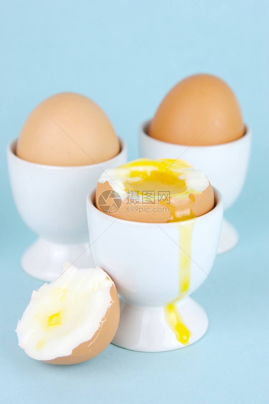 硬锅鸡蛋蓝色营养白色杯子蛋黄黄色食物中心健康食品图片