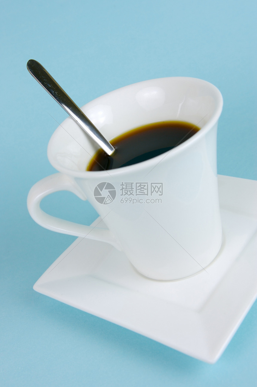 黑咖啡黑色白色巧克力杯子蓝色勺子饮料图片