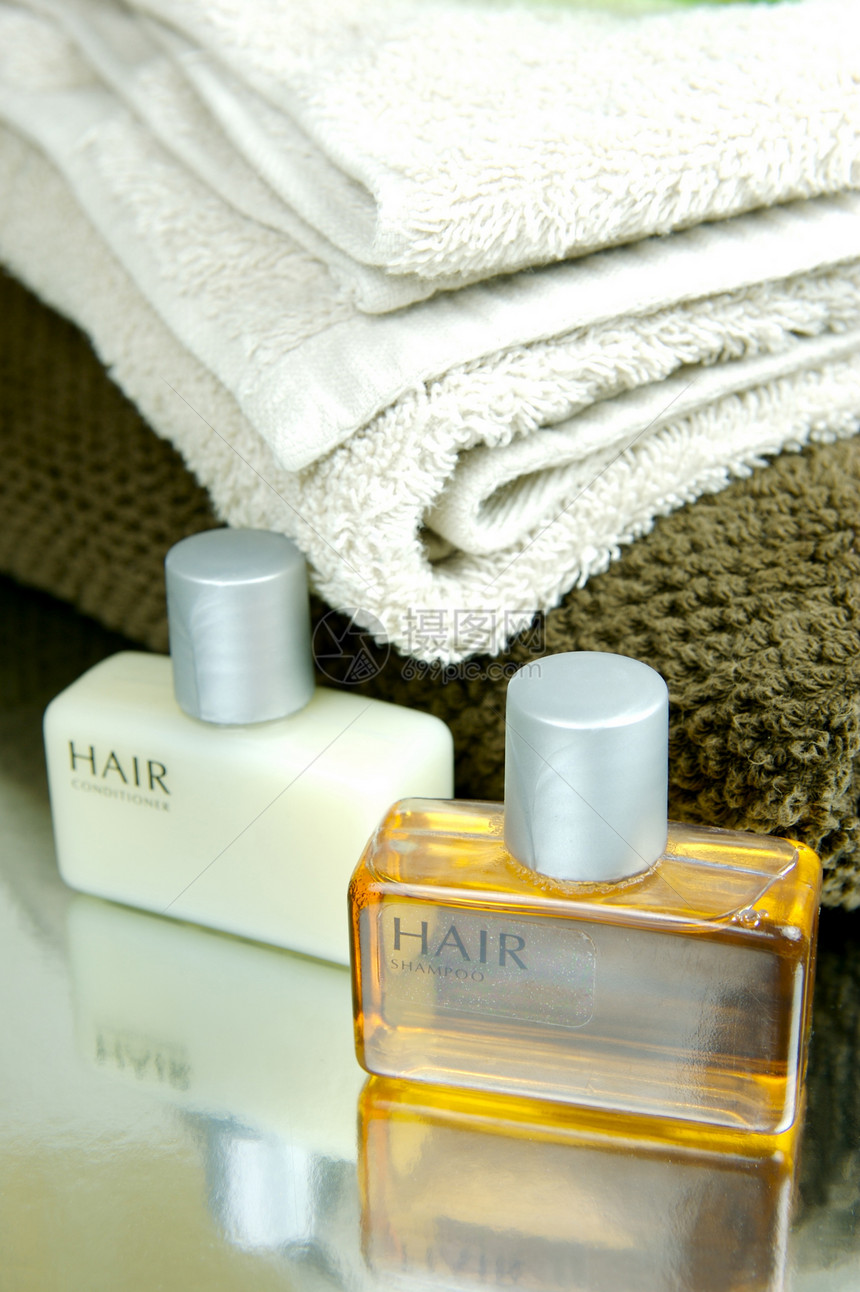 毛发和身体凝胶洗发水洗澡护发素浴室产品白色瓶子淋浴洗剂图片
