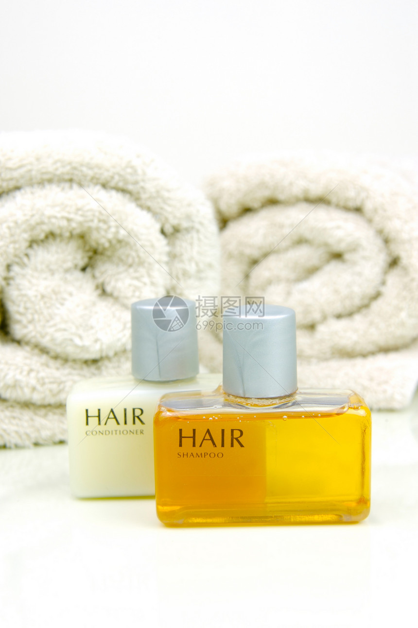 毛发和身体白色洗澡毛巾产品淋浴洗剂凝胶浴室护发素瓶子图片