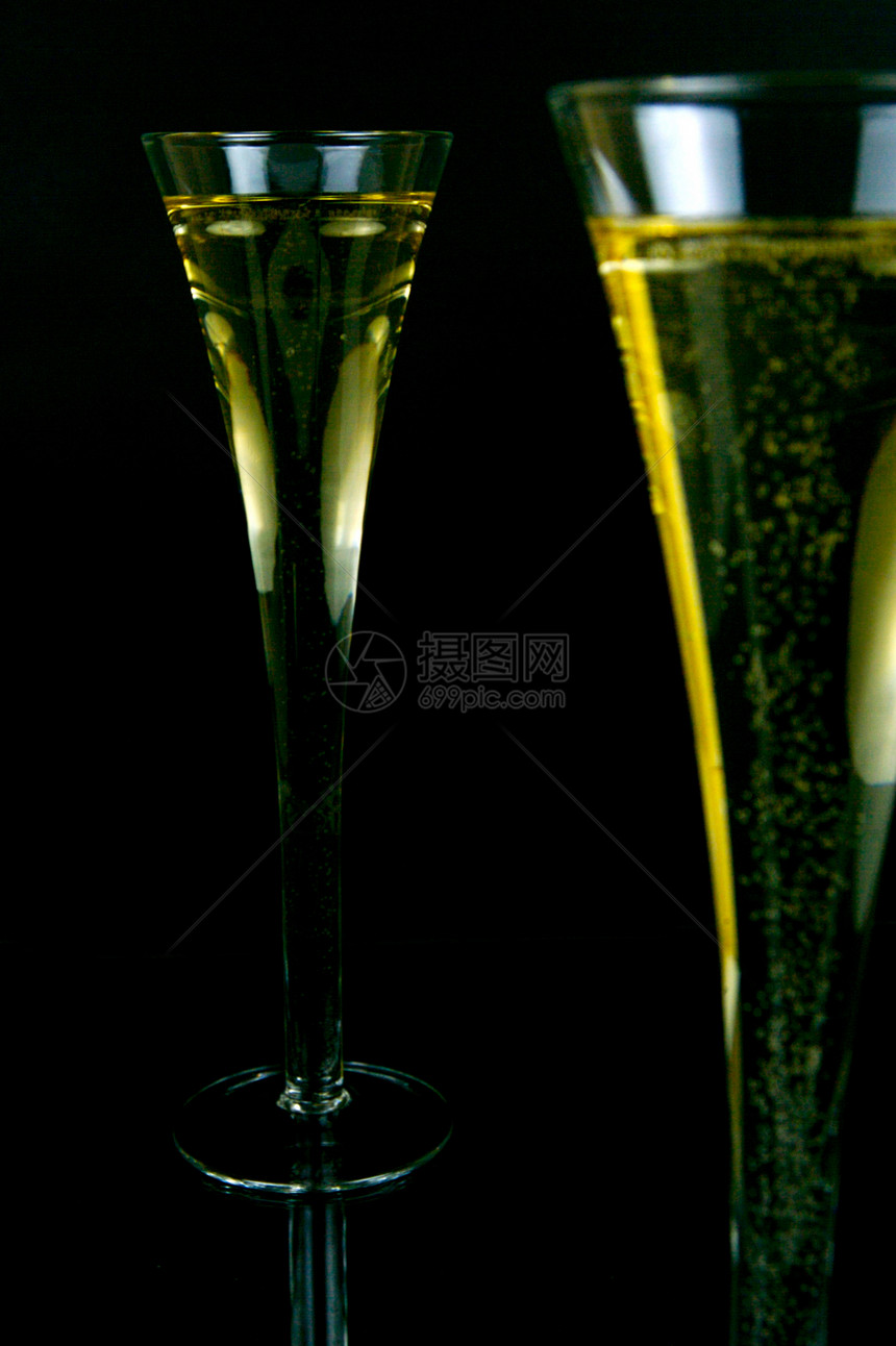 闪耀的葡萄酒派对饮料庆典玻璃眼镜酒精白色黑色图片