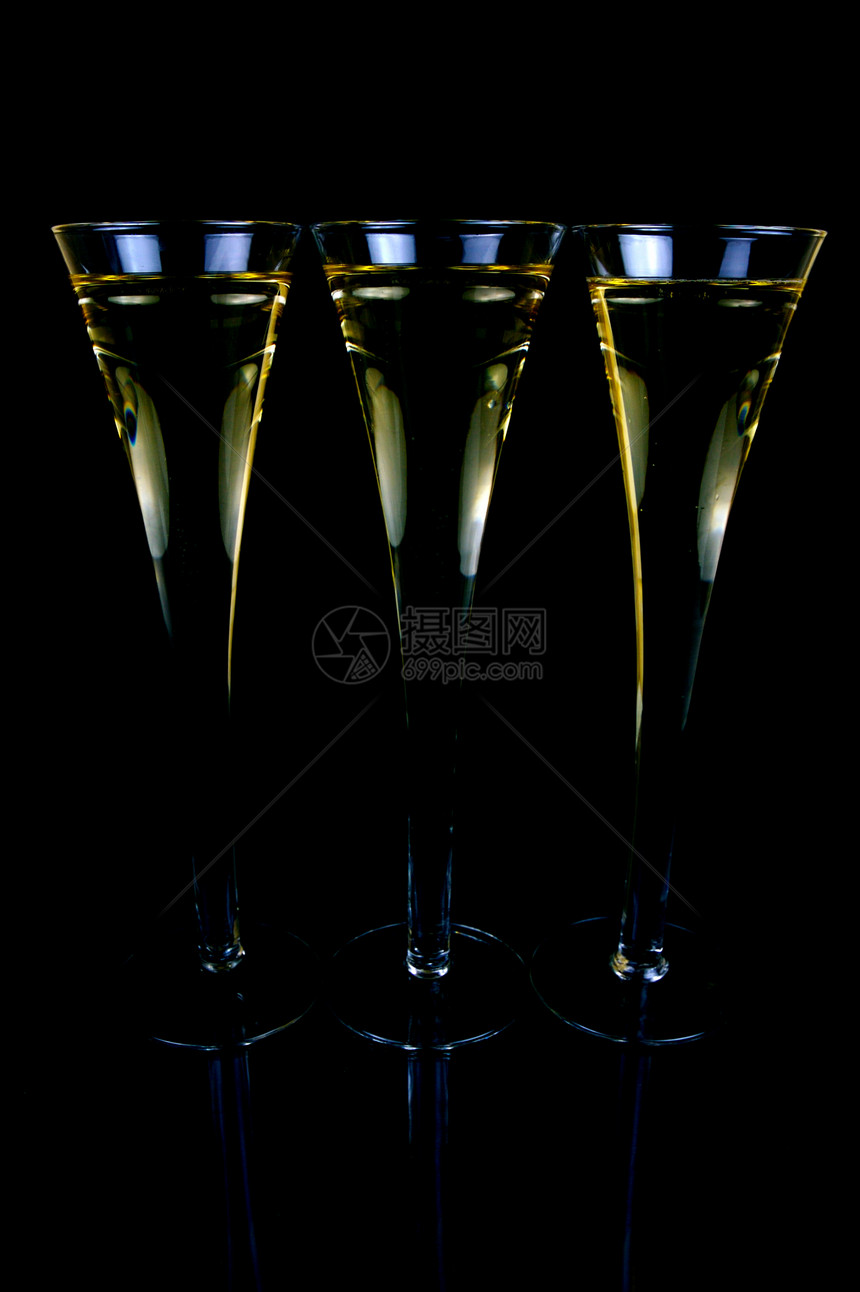 闪耀的葡萄酒眼镜玻璃饮料酒精派对白色黑色庆典图片