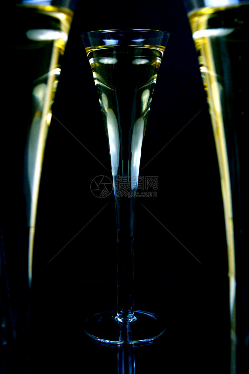 闪耀的葡萄酒派对酒精玻璃庆典黑色白色眼镜饮料图片