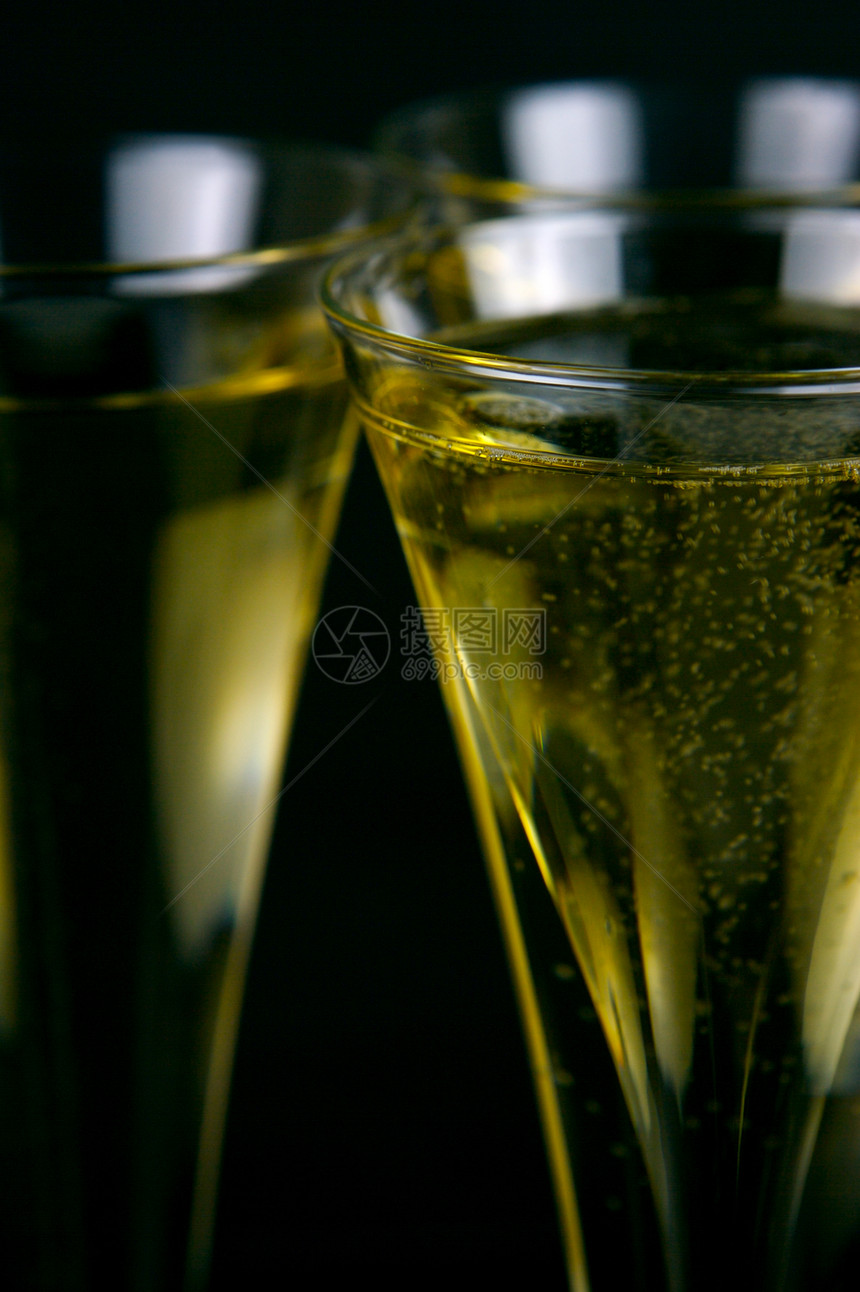 闪耀的葡萄酒黑色白色玻璃派对饮料庆典酒精眼镜图片