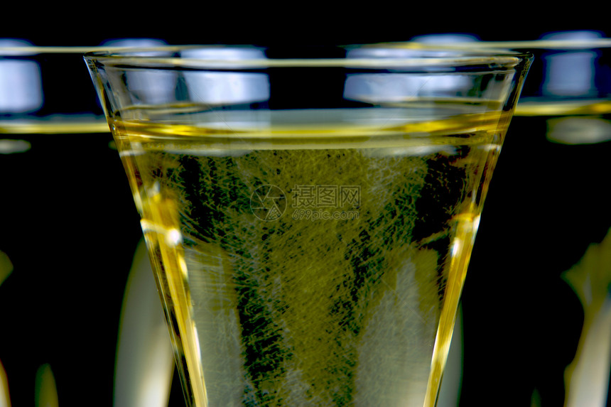 闪耀的葡萄酒黑色白色玻璃饮料酒精庆典派对眼镜图片