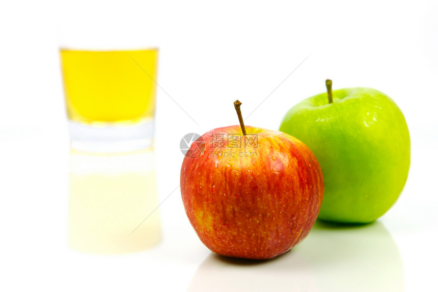 苹果果汁红色绿色饮食营养食物水果白色图片