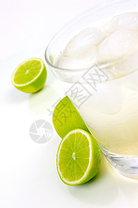 Lemon Lime 和比特机瓶装药类柠檬行星绿色矿物淬火生态口渴玻璃背景图片