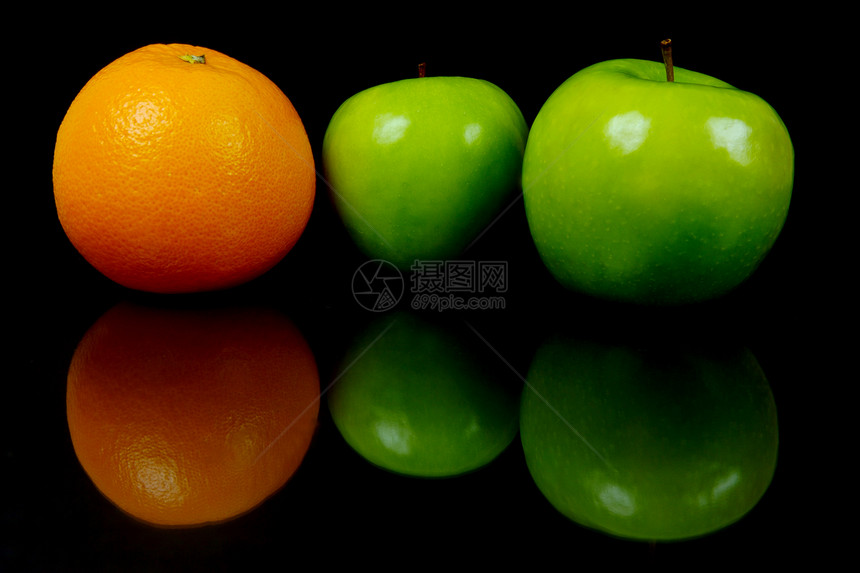 苹果和橙橘子绿色黑色水果食物图片