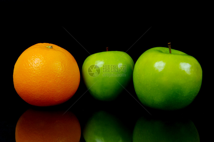 苹果和橙黑色水果食物橘子绿色图片