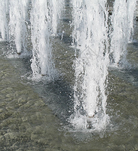 公园中的泉水喷泉喷射机正方形背景图片