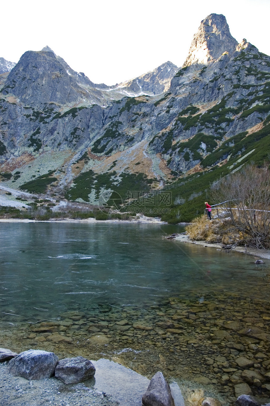 斯洛伐克塔特拉斯湖高山石头首脑爬坡山脉岩石丘陵溪流图片