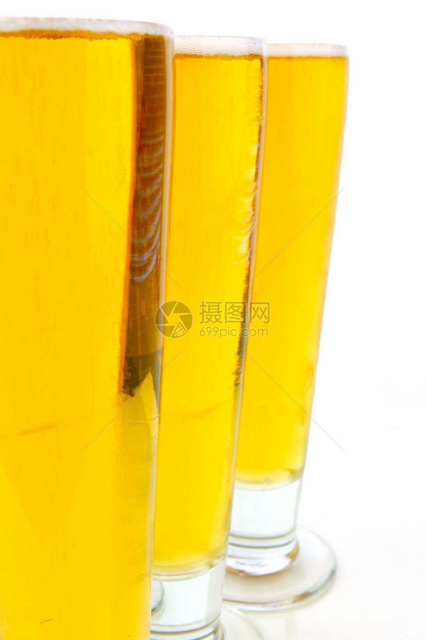 冷啤酒金子脖子气泡绿色酒精排列内衬背光玻璃饮料图片