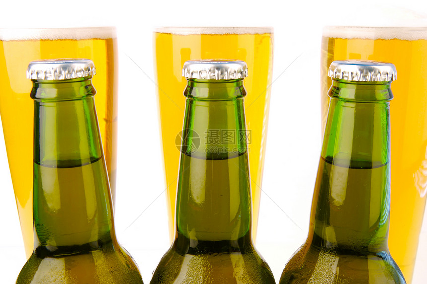 冷啤酒排列气泡背光白色瓶子玻璃饮料绿色琥珀色内衬图片