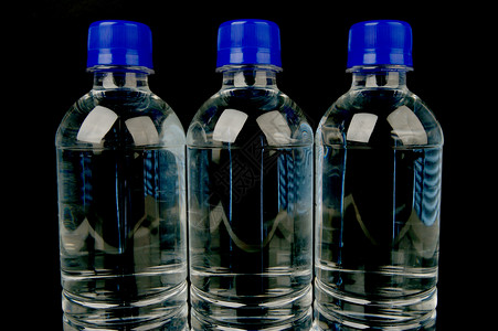 瓶装水绿色瓶子行星淬火生态环境塑料口渴背景图片