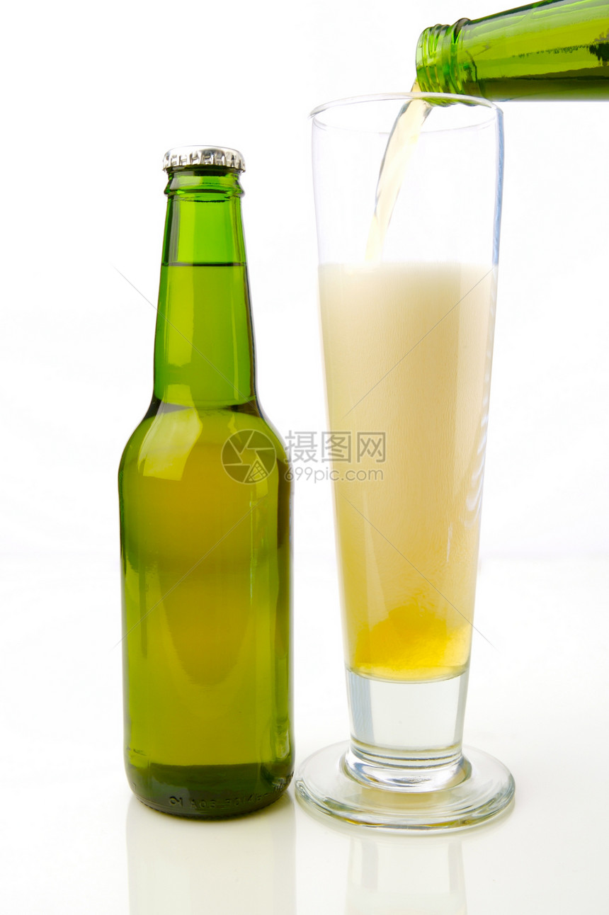 啤酒瓶气泡内衬脖子饮料排列玻璃背光绿色酒精金子图片