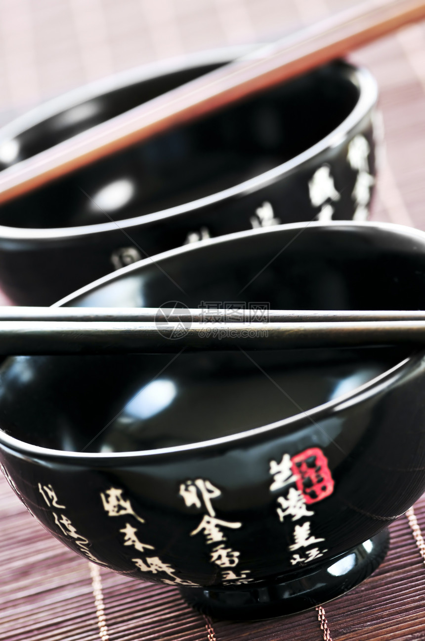 大米碗和筷子菜肴木头用具餐具环境竹子餐厅食物文化桌子图片