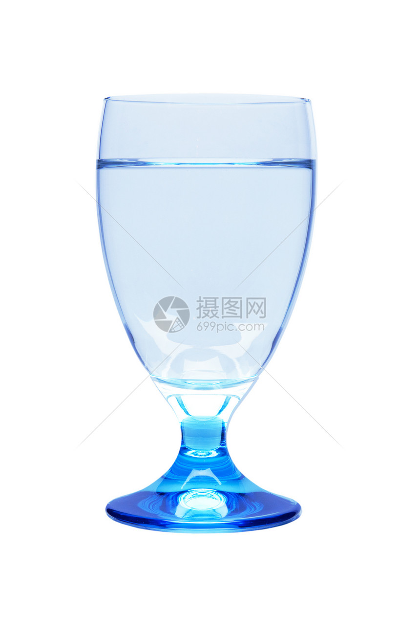 白色背景上隔开的玻璃杯蓝色餐厅反射口渴水晶玻璃饮料杯子液体酒吧图片