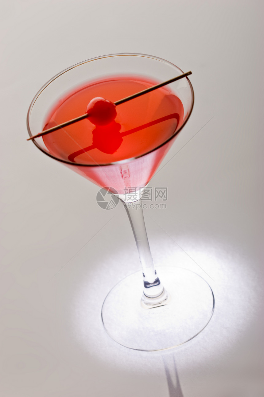 鸡尾酒加樱桃红色器皿饮料玻璃派对液体图片