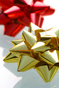 礼品包装庆典礼物工艺季节丝带星星白色金子配件展示背景图片