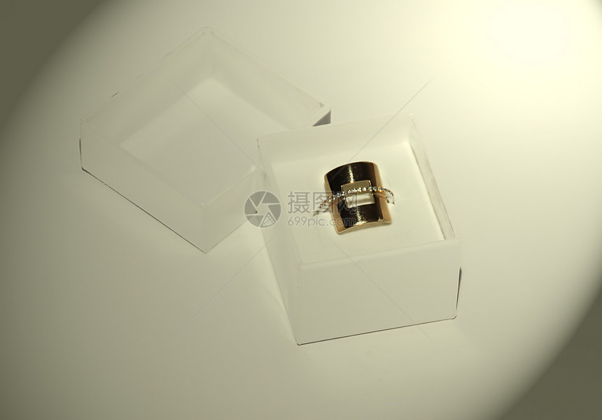 金环礼品包装展示金属火花欲望钻石手指女性订婚店铺图片