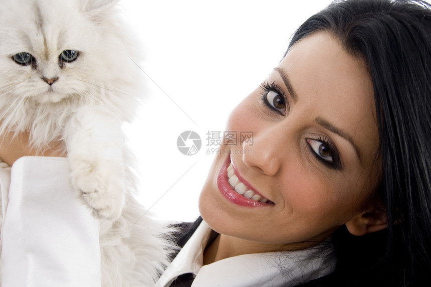 年轻女子抱着可爱的猫女士头发宠物白色姿势青年女性衣服水平成人图片