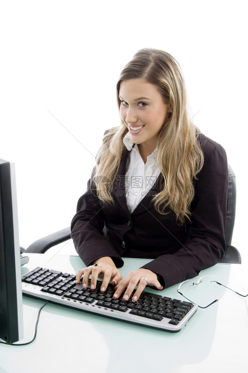 从事计算机工作的女性金发女郎女士电脑青年姿势办公室套装键盘成人工作室图片