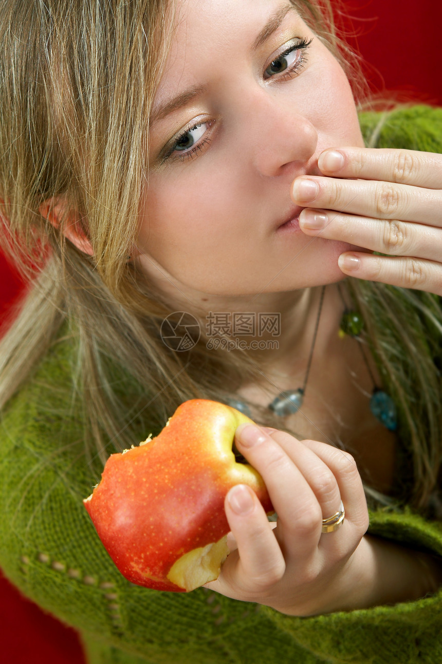 有苹果的女孩水果持有红色数字饮食图片