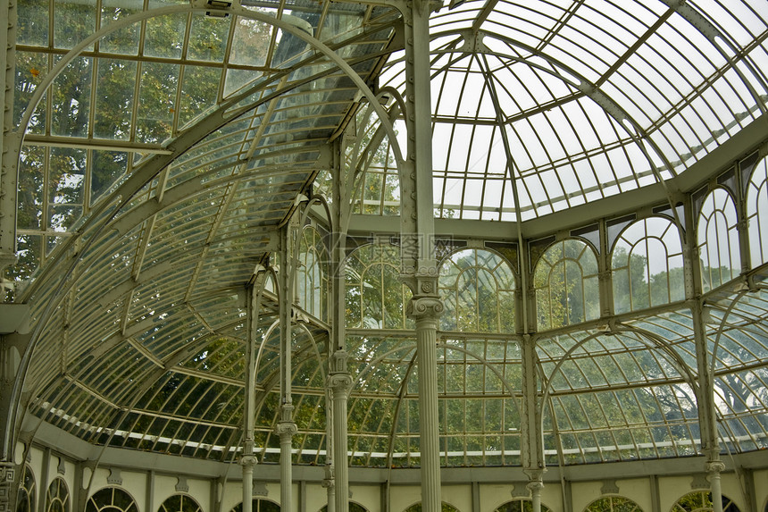 玻璃宫反射现代主义展览旅游水晶柱子公园金属房间白色图片