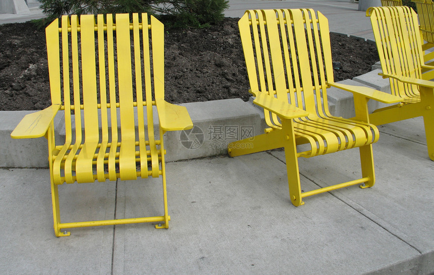 黄色椅子长椅座位地面水平金属公园图片
