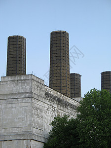 工业烟囱建筑天空工厂蓝色背景图片