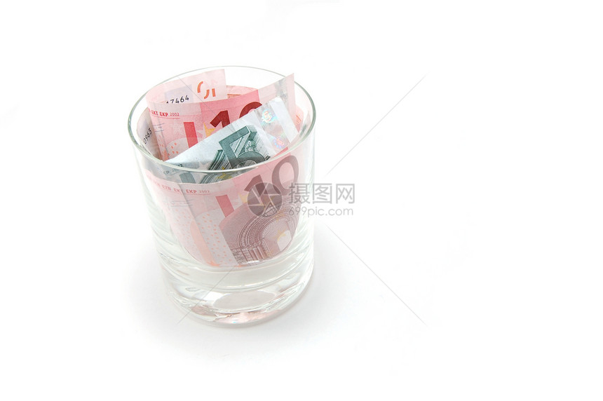 钱在玻璃杯中白色养老金奉献库存薪水退休繁荣展示笔记财富图片