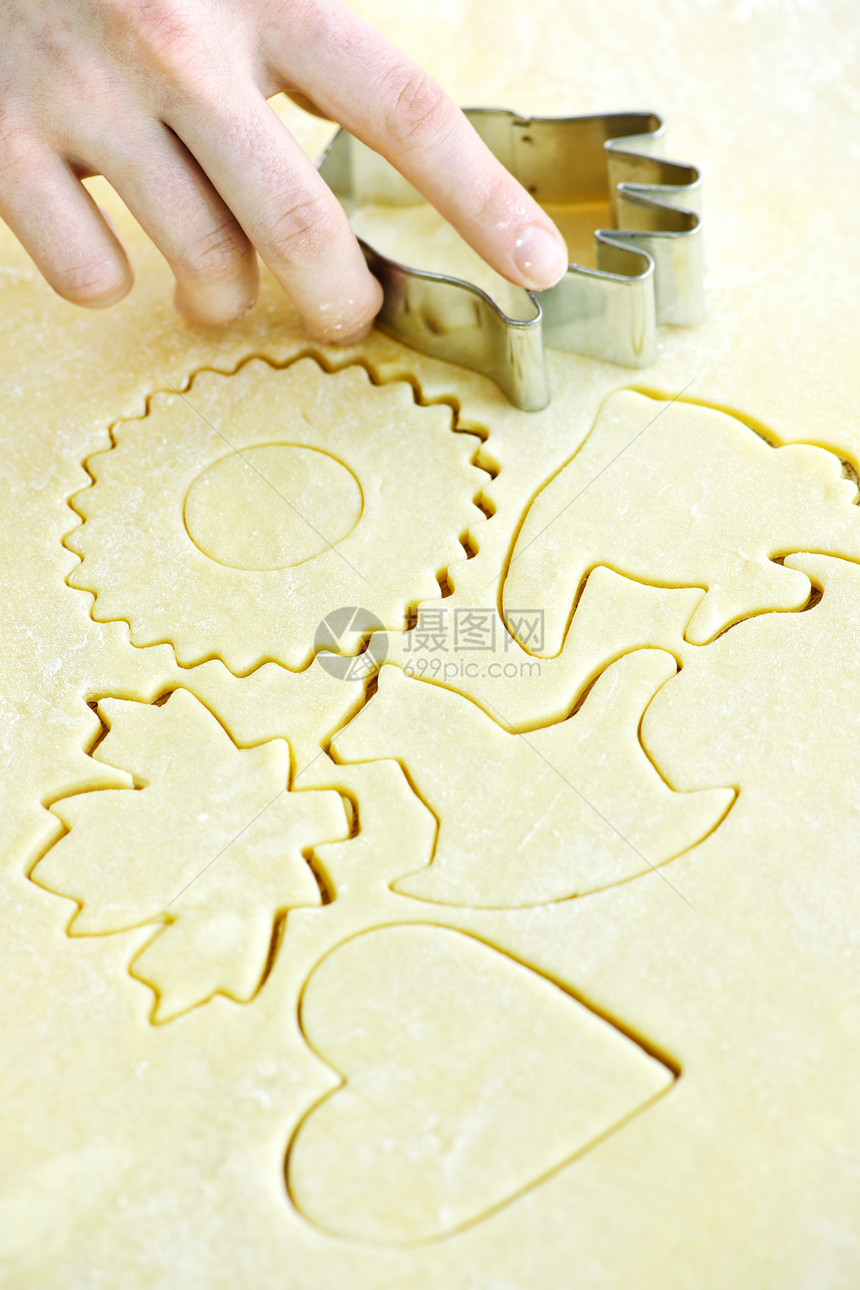 Cookie 切饼干和面粉手工金属款待甜点食物床单面包刀具面团烘烤图片