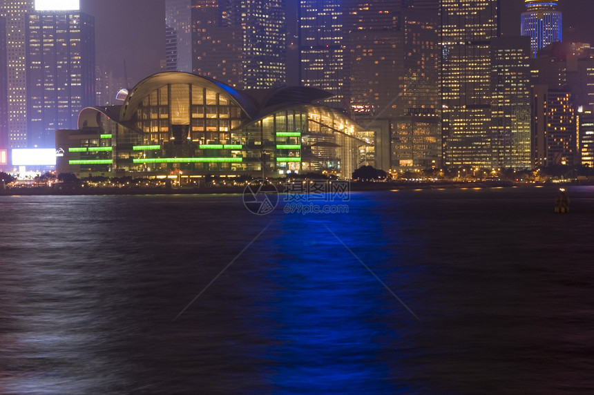 香港  夜间城市风景港口夜景摩天大楼霓虹灯办公室建筑物亮度图片