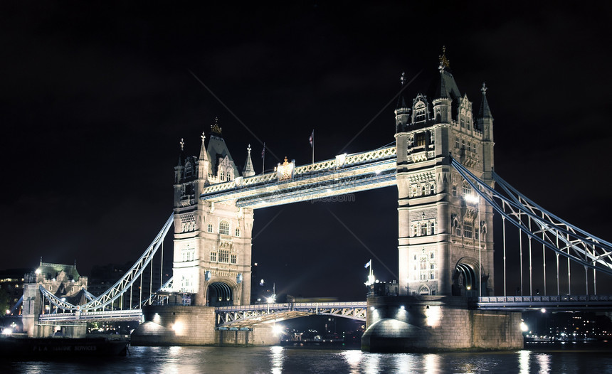 夜幕时塔桥吸引力旅游王国建筑学纪念碑旅行景观照明游客地标图片