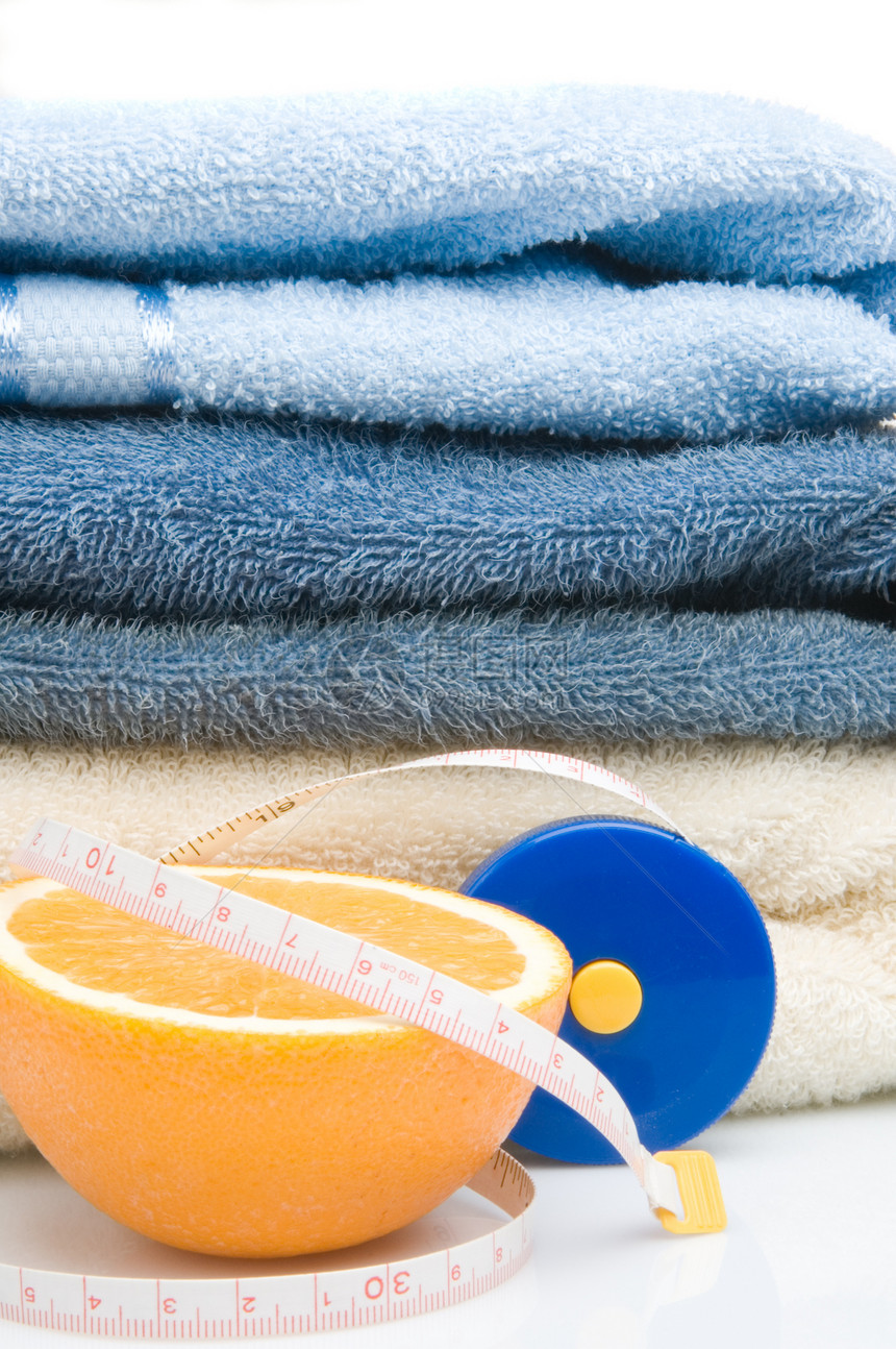 毛巾 胶布和半橙色温泉水果橙子蓝色测量白色图片