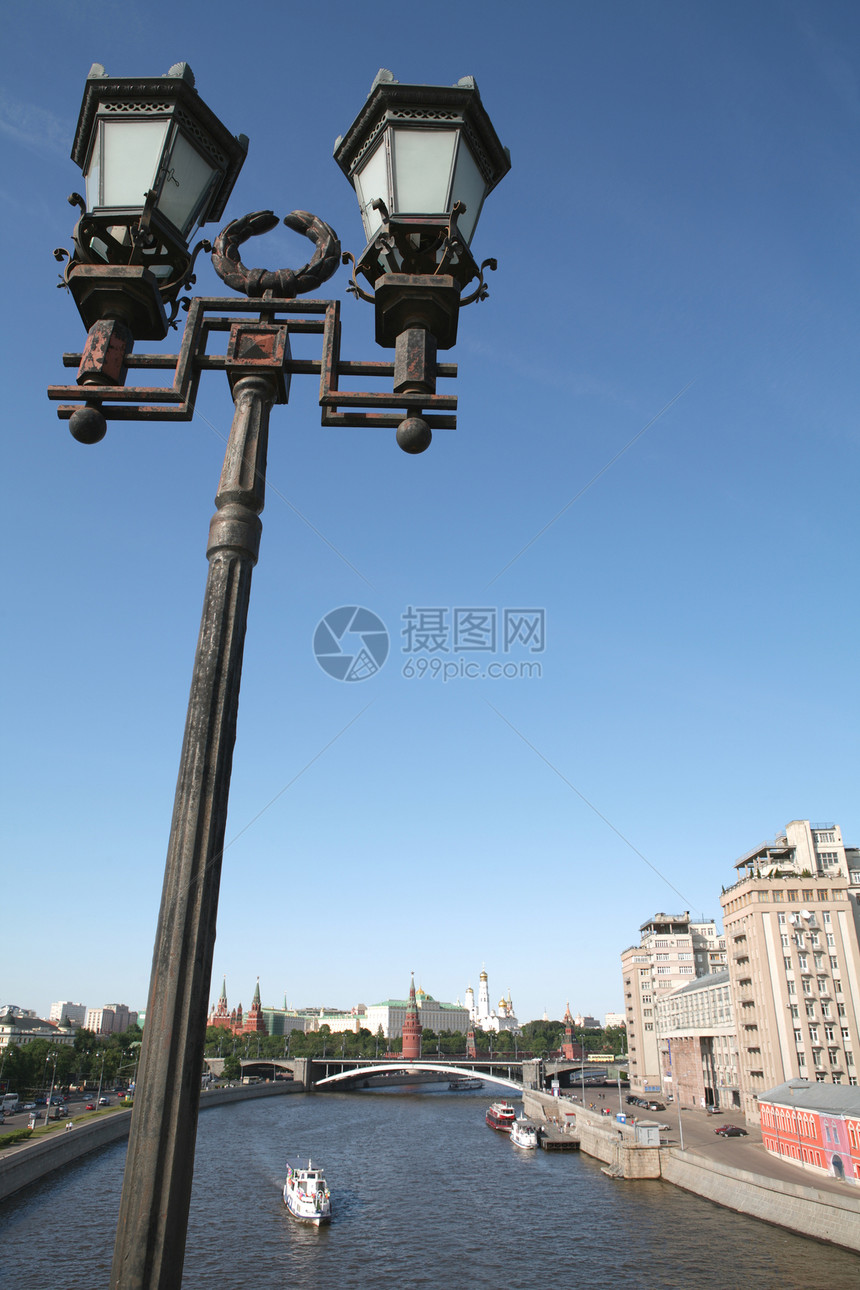 旧莫斯科火炬灯光剪影铸铁蓝色玻璃历史照片天空绿色乐器图片