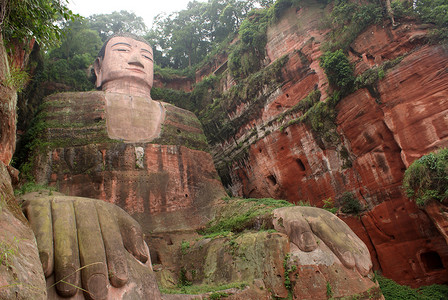 佛上帝旅游悬崖地标旅行石头历史雕刻爬坡山腰背景图片