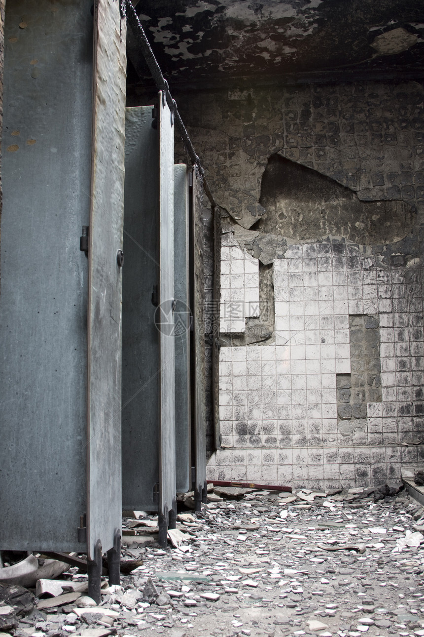 丢弃大楼住宅卫生间黑色房子危险余烬框架事故遗迹电气图片
