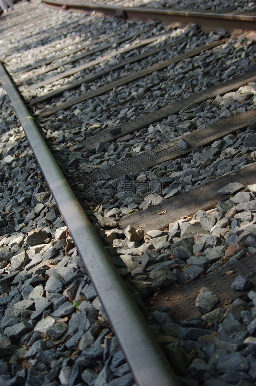 铁路列火车树木线索小路运输旅行木头金属路线图片