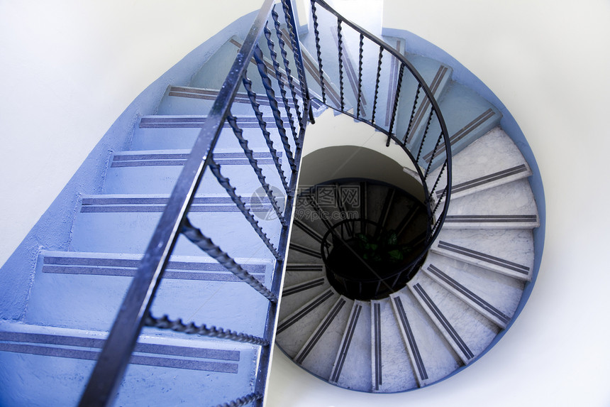 楼梯视角蓝色螺旋同心圆圈建筑地面水平扶手房子图片