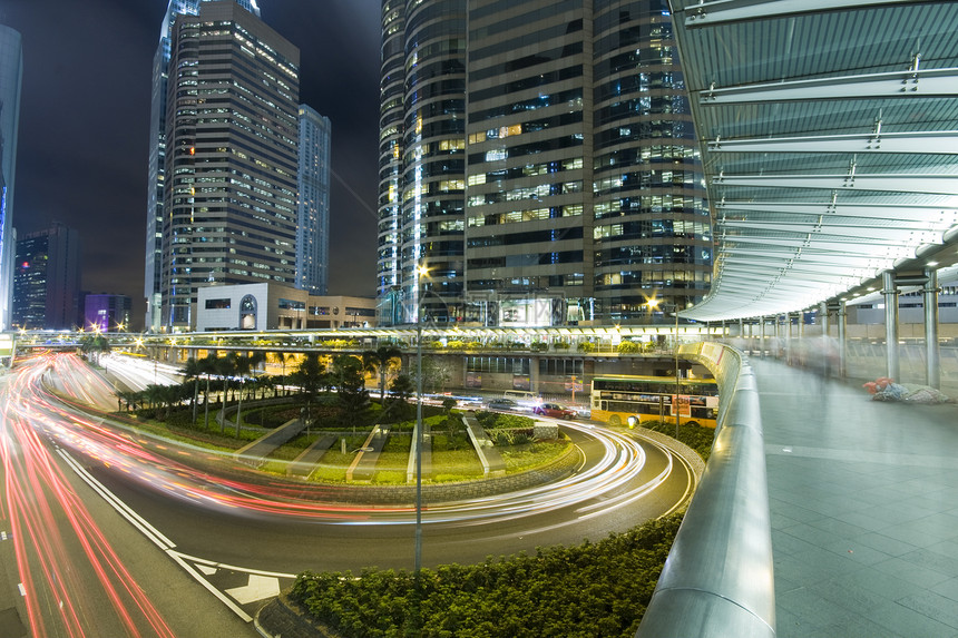 繁忙的交通夜晚旅行驾驶城市商业车道街道场景运输地标速度图片