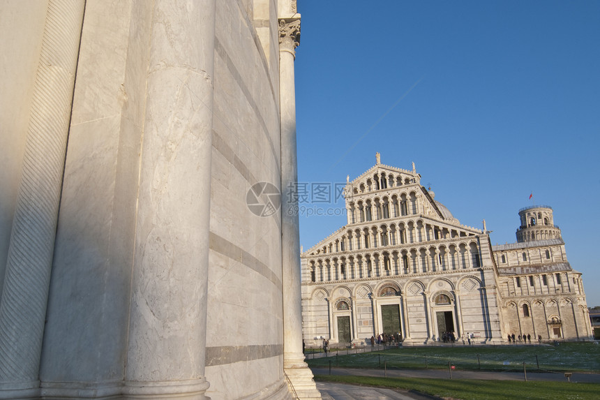 意大利比萨皮萨米拉科利小雪大理石地标柱子教会洗礼池建筑学旅行假期大教堂文化图片