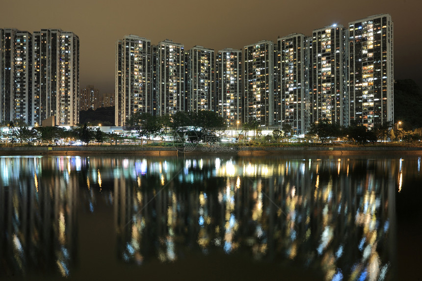 香港之夜运输土地天空火车城市蓝色民众高楼住房单轨图片
